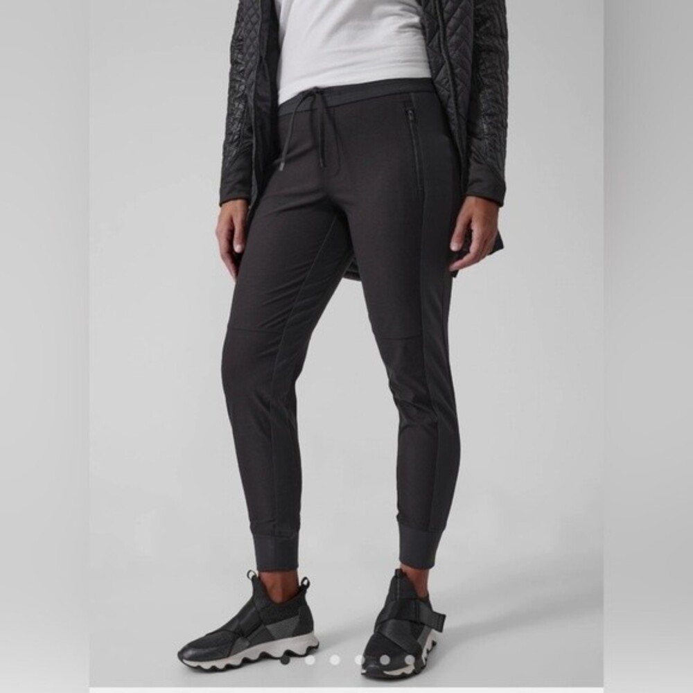 Athleta Headlands Hybrid Trek Jogger - black, size 12